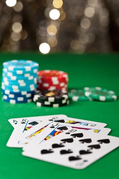 merak77 live Baccarat dealer table showing card layout and betting positions